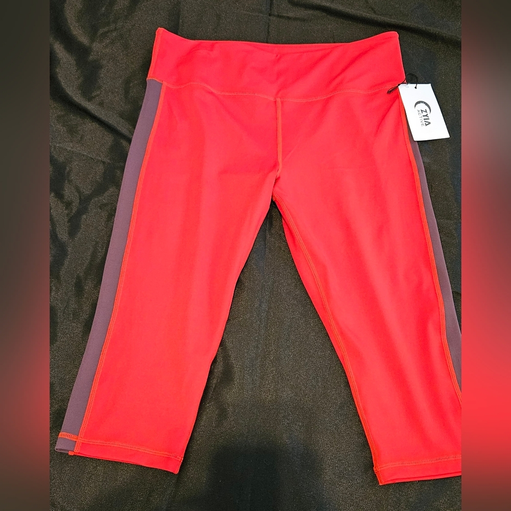 Zyia Royalty Red Strip Light N Tight Hi-Rise Crop 17" Leggings, Size 16-18